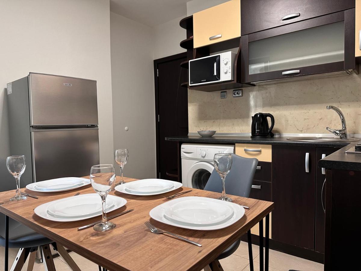 Елегантен Двустаен Апартамент Four Seasons Burgas City Exterior foto